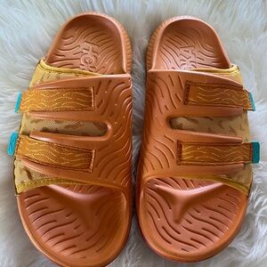 Hoka unisex Orange Slide Sandals men’s 9 women’s 11